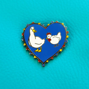 Featherly Love enamel pin - Hashley Art