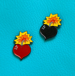 Lovebomb! 2 pin badge sharing set