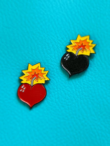 Lovebomb! 2 pin badge sharing set