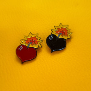 Lovebomb! 2 pin badge sharing set