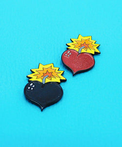 Lovebomb! 2 pin badge sharing set