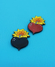 Load image into Gallery viewer, Lovebomb! 2 pin badge sharing set